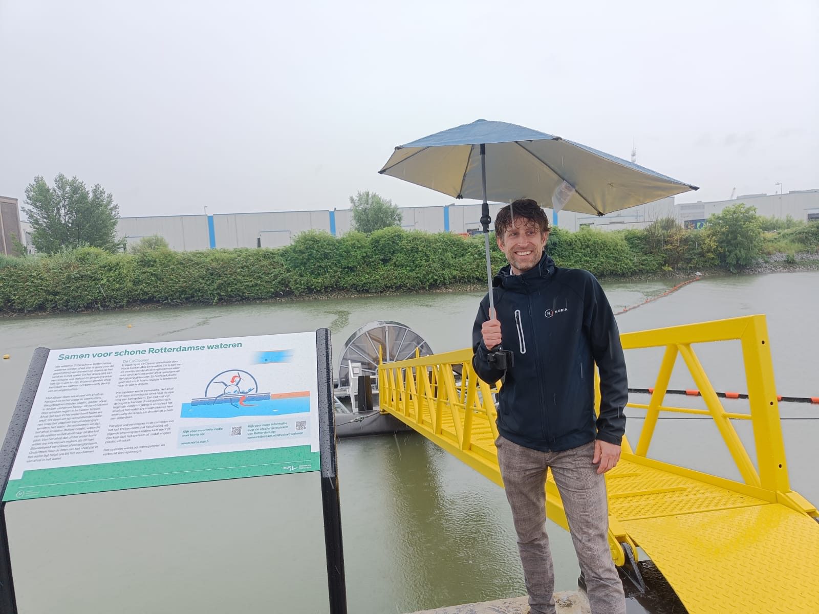 Rinze de Vries opent de CirCleaner in de Keilehaven